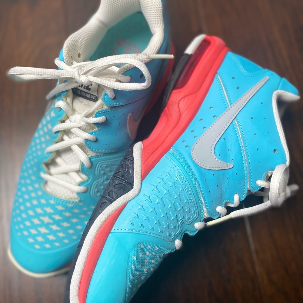 NIKE Air Cage Advantage tennis shoe.